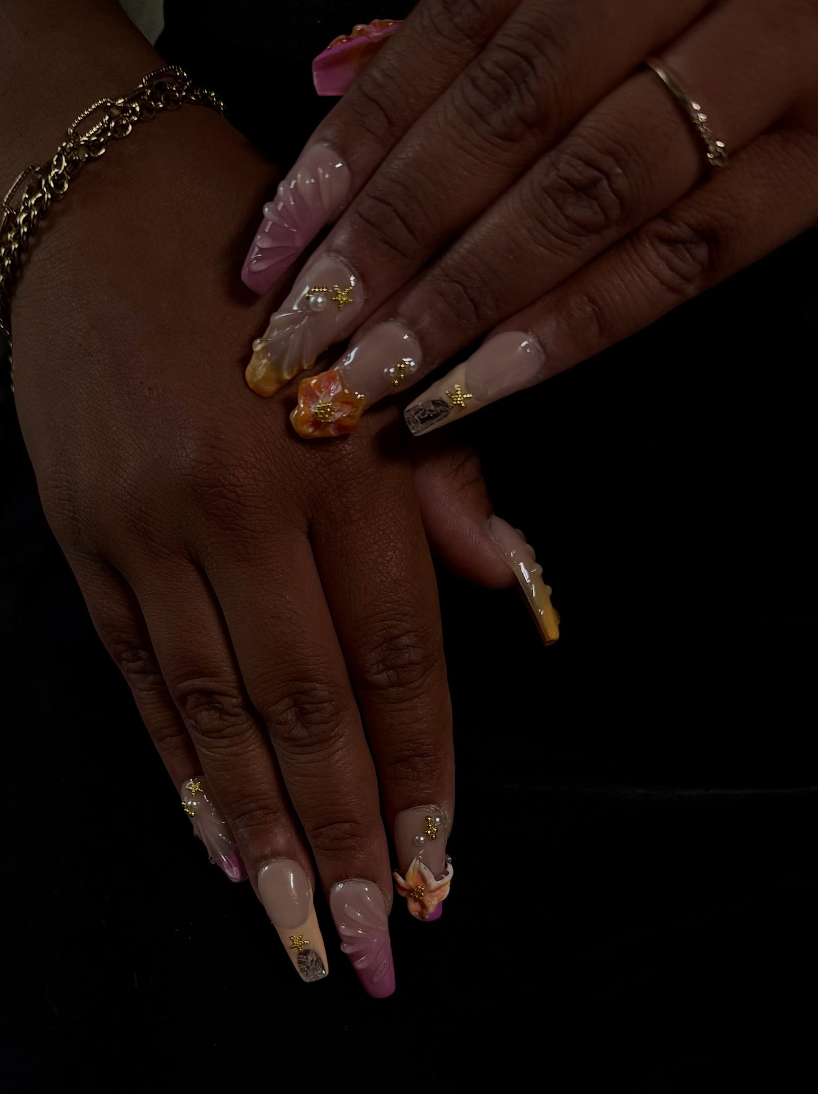 Nouna_nails