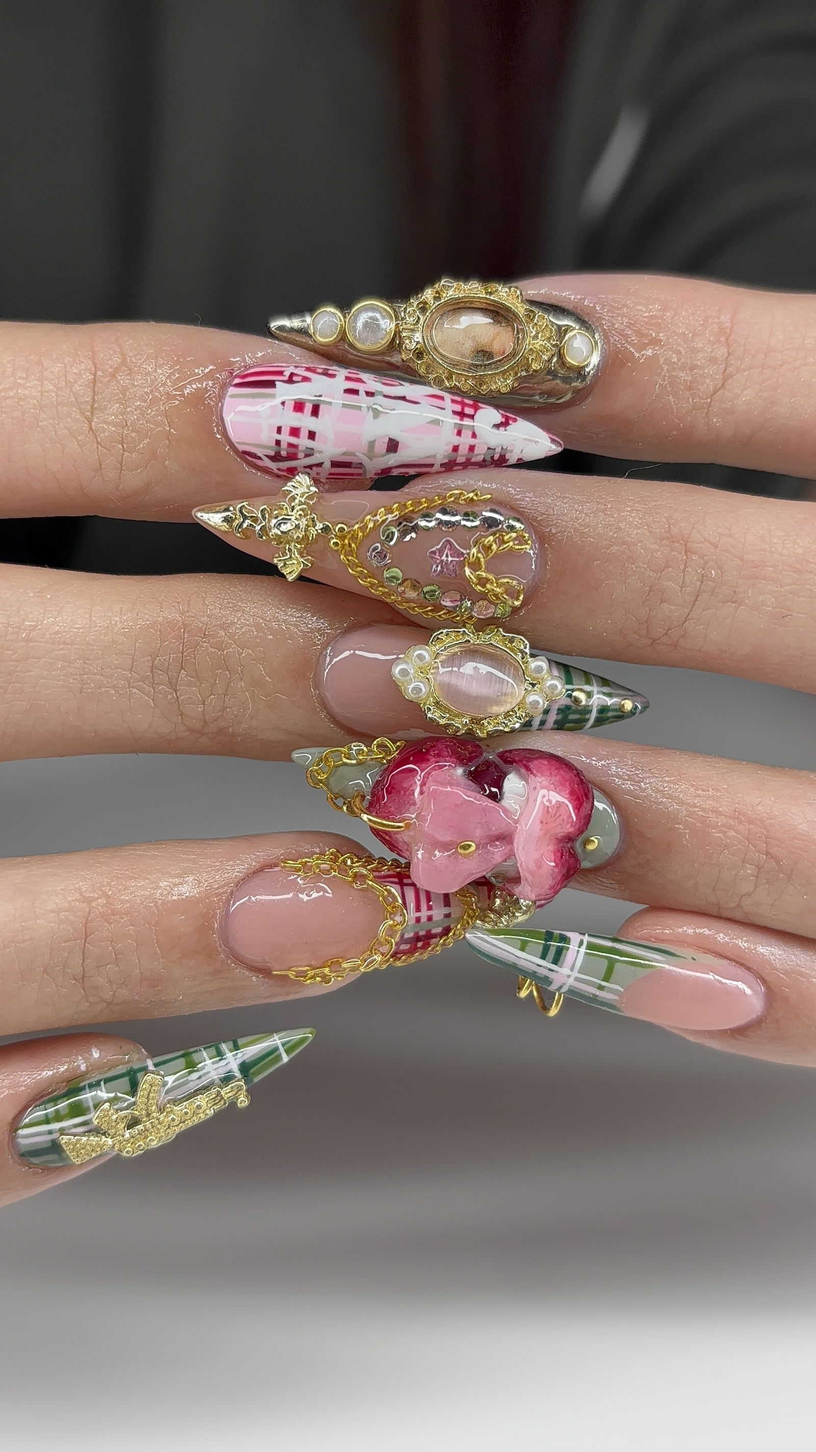 Anvnailss