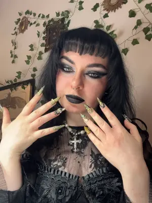 SlipkNailz