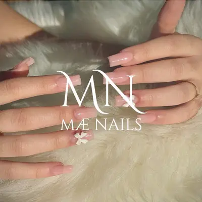 Mae nails