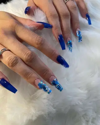 Beauty cil and nails