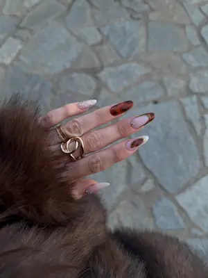 Elys.anails