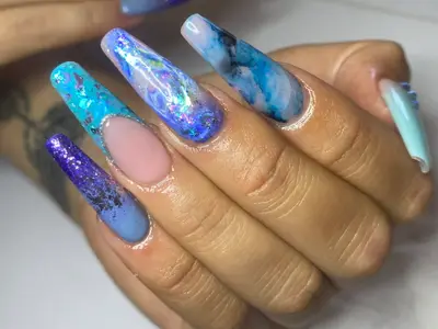 Anais nails 77
