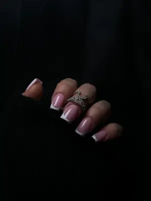 Nails blouma