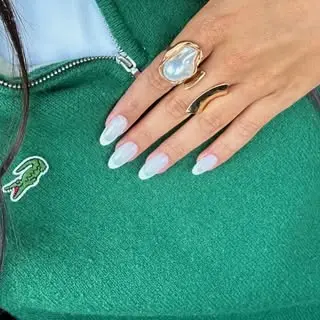 pretty_little_nailss_