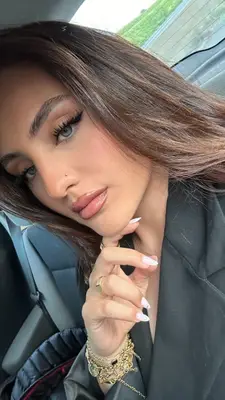 NAILS BY BEVERLY