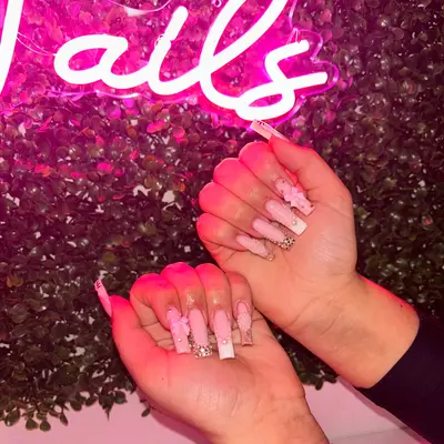 Lb_naails
