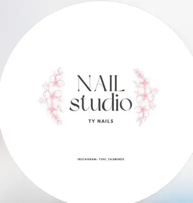 Tori yasmine nail art