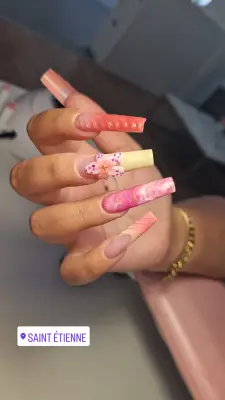 SARAH NAILS INSTITUT