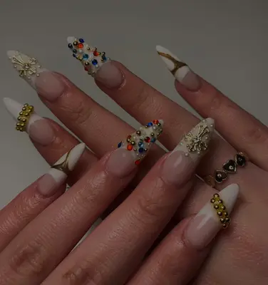 AURA NAILZZ
