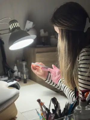L'nails history