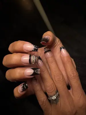 Karen nail art 34