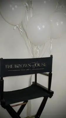 TheBrowsHouse_