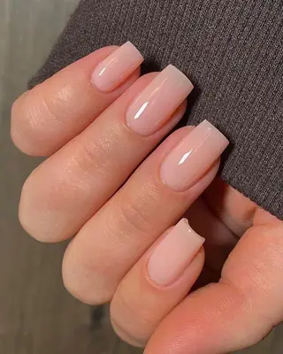 Nails in Marseille