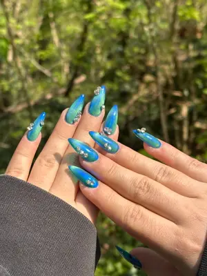 Tillartnails