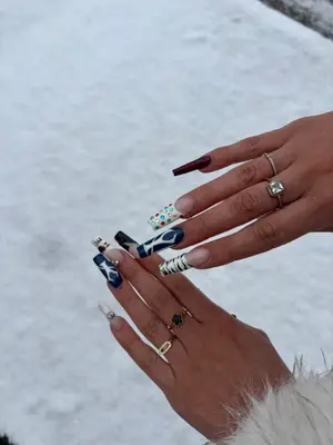 Nails_.z