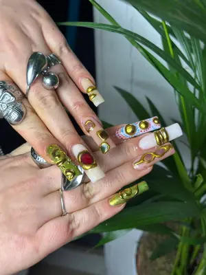 NAILS&MOI