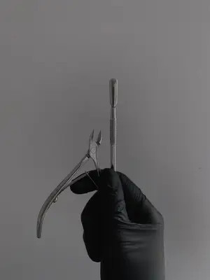 EM NAILS