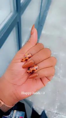 OniikaNails