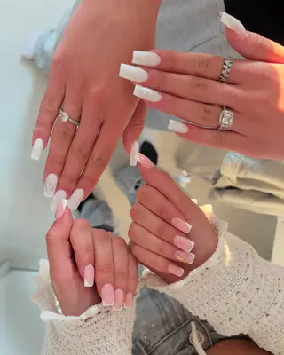 A.nails_95