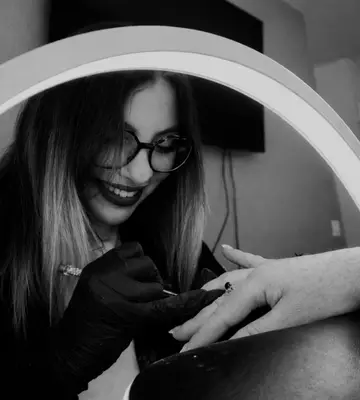 Nailsglambyelya